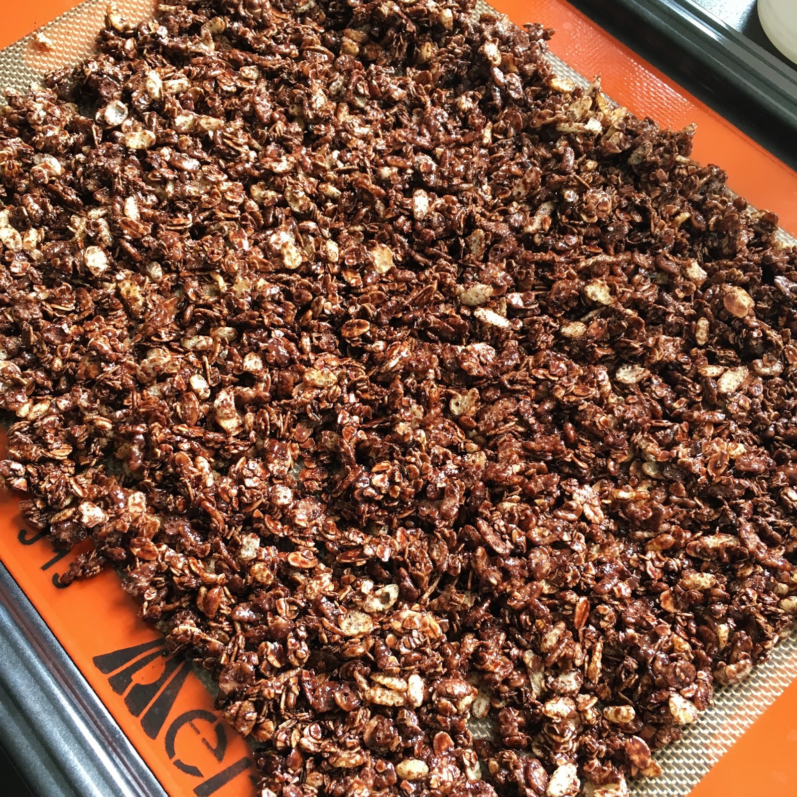 préparation du granola au chocolat sans huile sur plantastique.com
